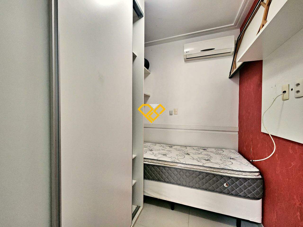 Apartamento à venda no Embaré: Dependência