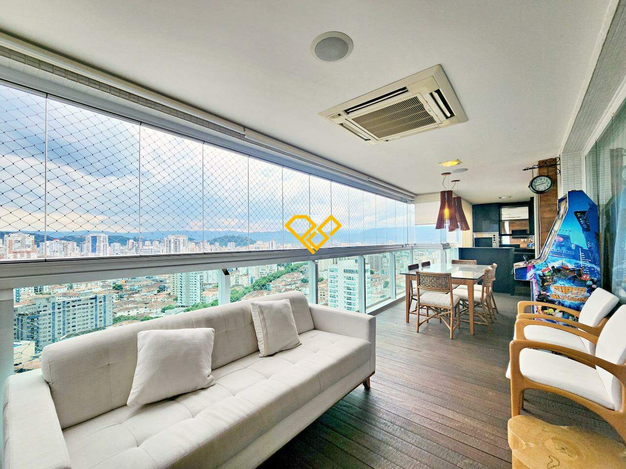Apartamento à venda no Embaré: Varanda gourmet