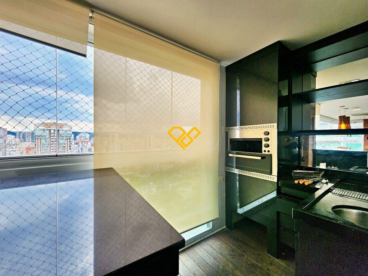 Apartamento à venda no Embaré: Varanda gourmet
