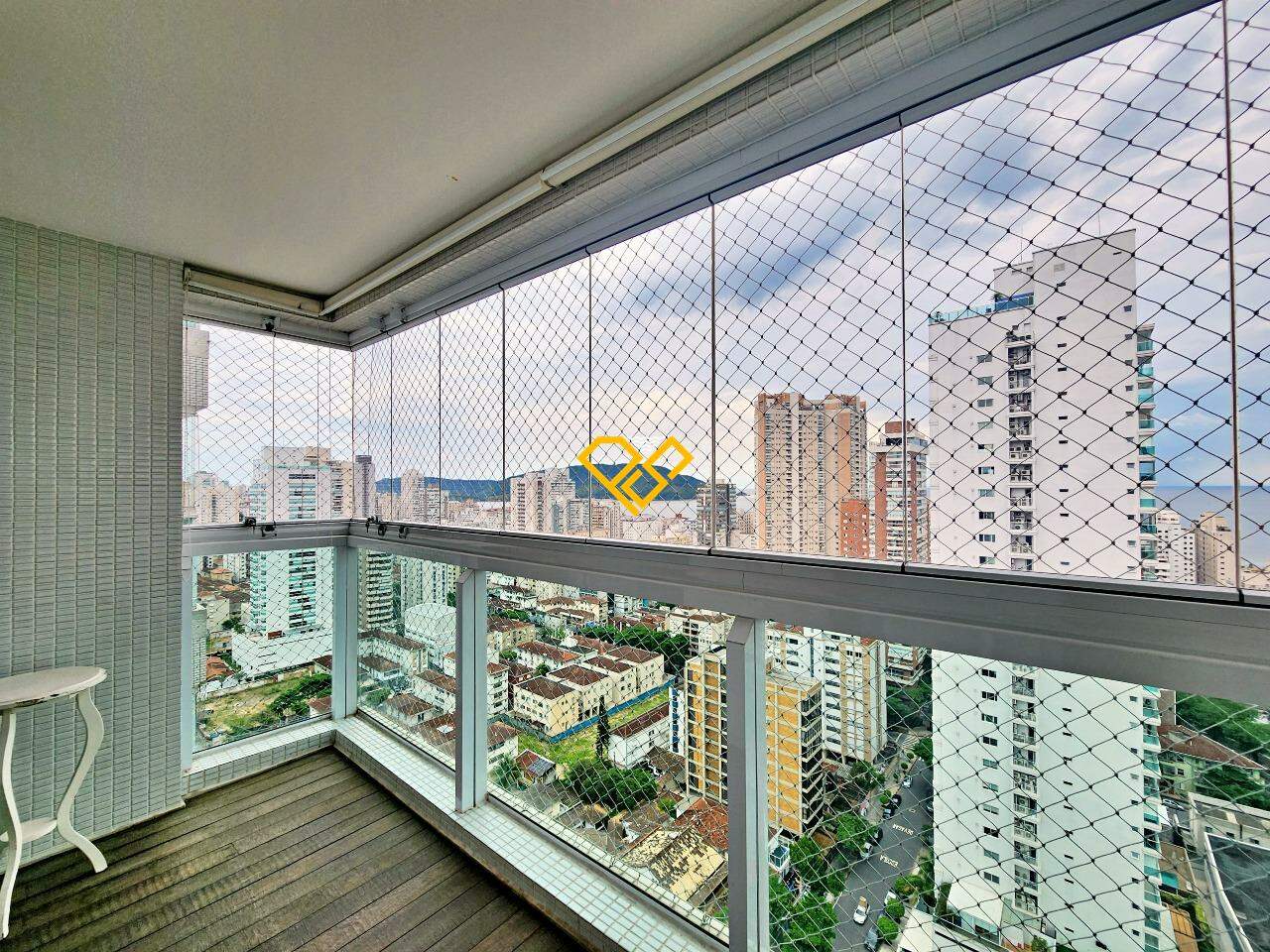 Apartamento à venda no Embaré: Varanda