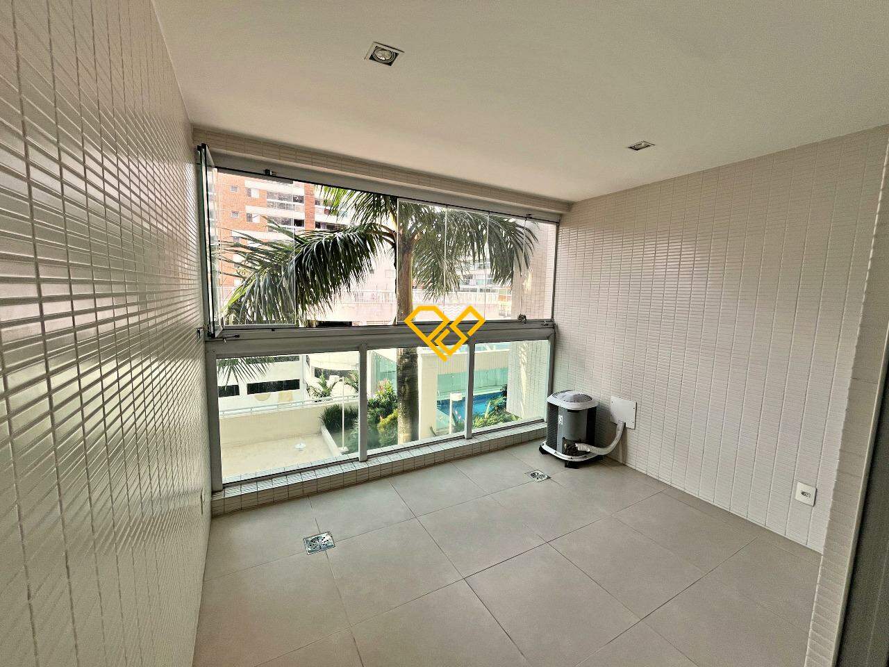 Apartamento à venda no Ponta da Praia: Varanda