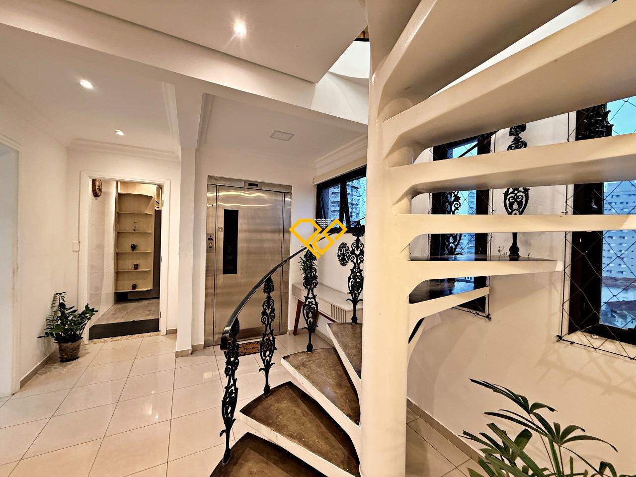 Cobertura à venda no Boqueirão: Sala 1° piso