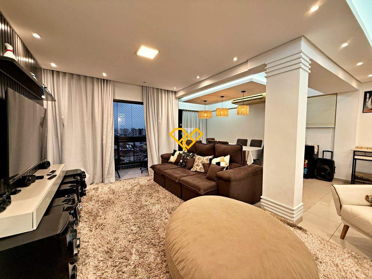 Cobertura à venda no Boqueirão: Sala piso superior