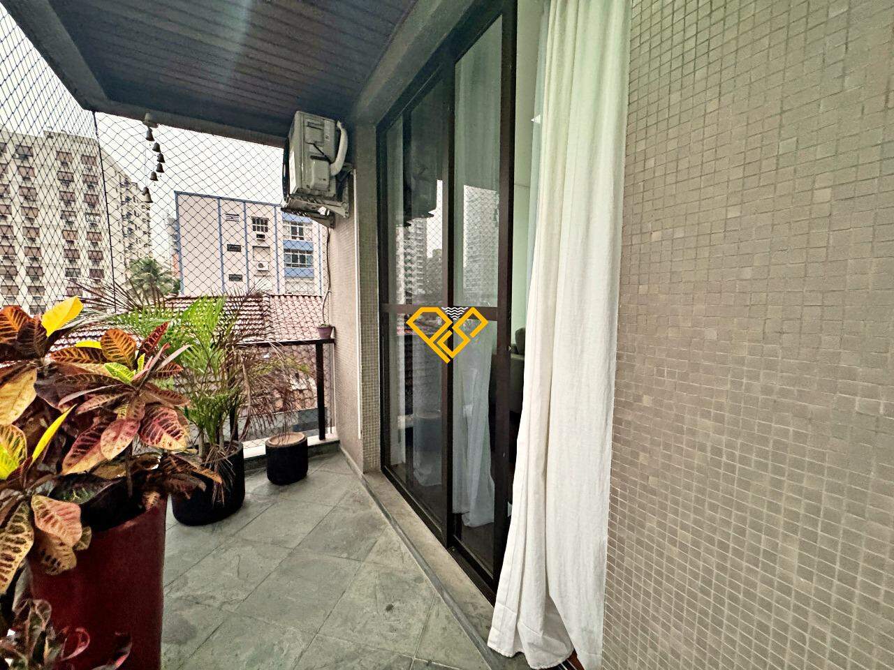 Apartamento à venda no Embaré: Varanda