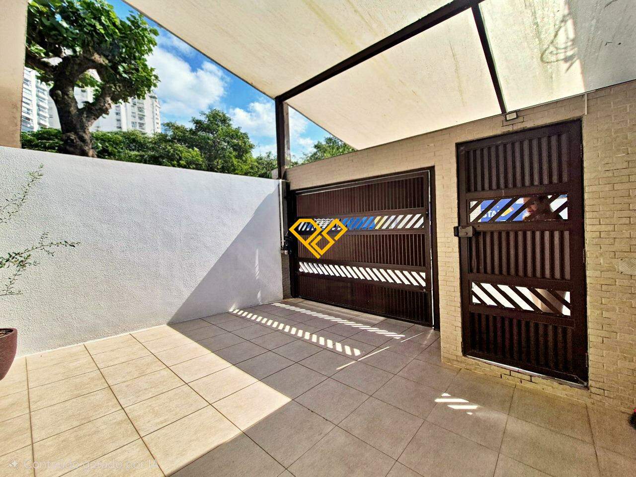 Sobreposta Baixa à venda no Ponta da Praia: Garagem