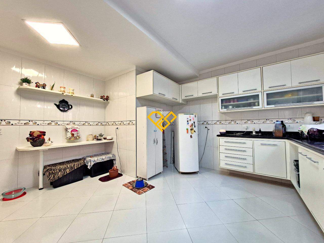 Sobreposta Baixa à venda no Ponta da Praia: Cozinha