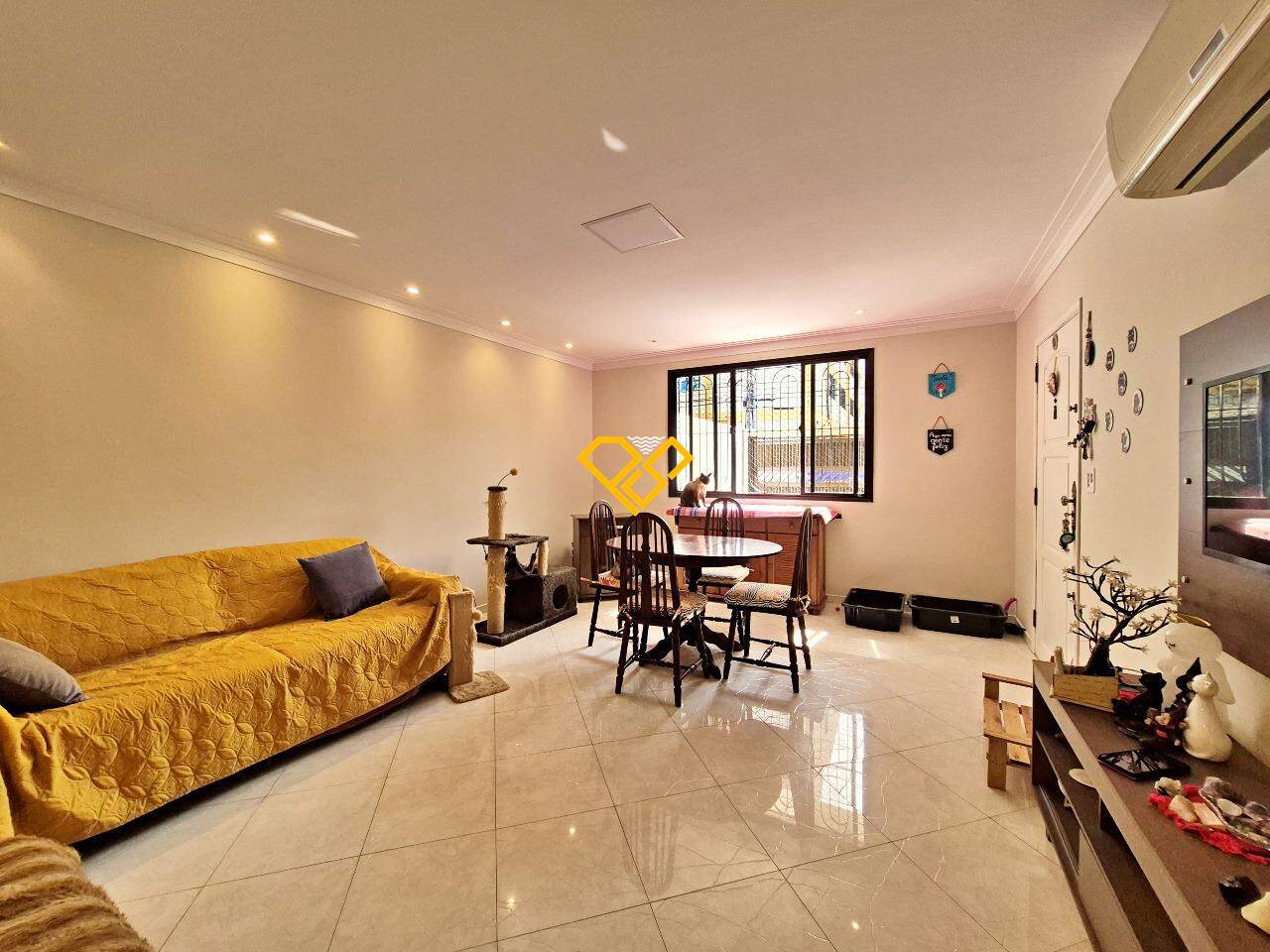 Sobreposta Baixa à venda no Ponta da Praia: Sala