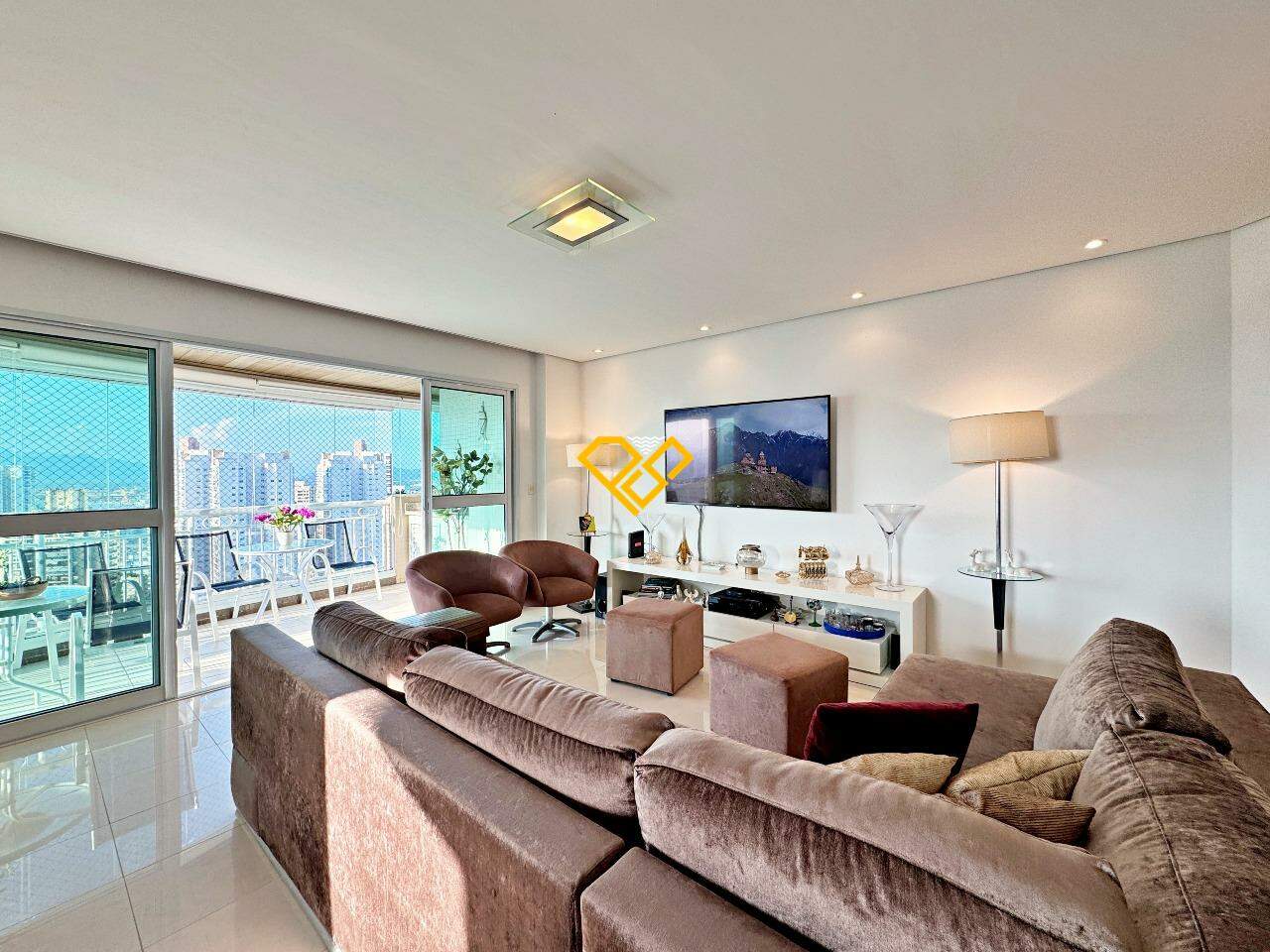 Apartamento à venda no Ponta da Praia: Sala