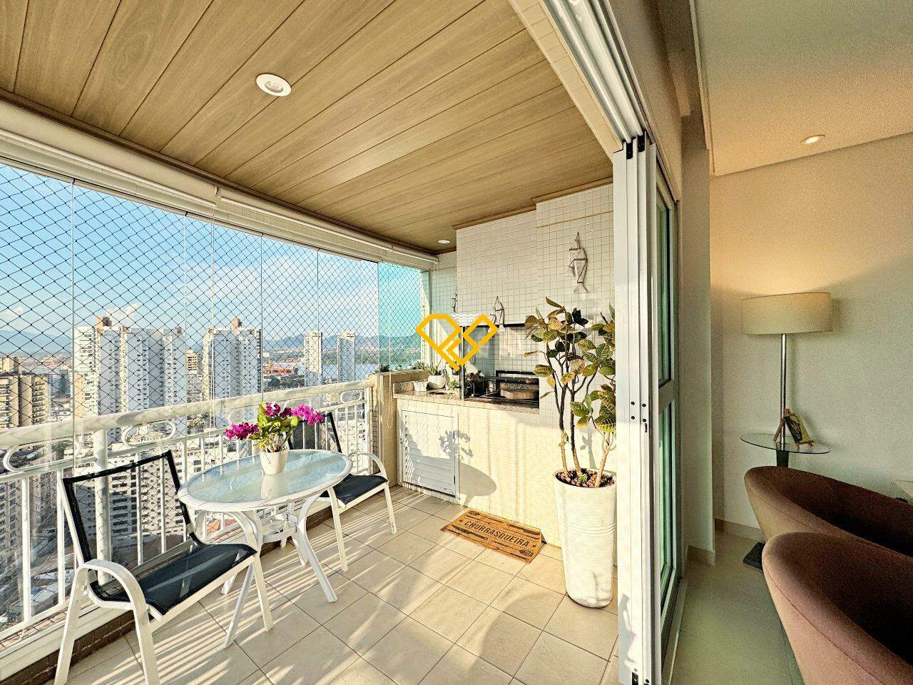 Apartamento à venda no Ponta da Praia: Varanda