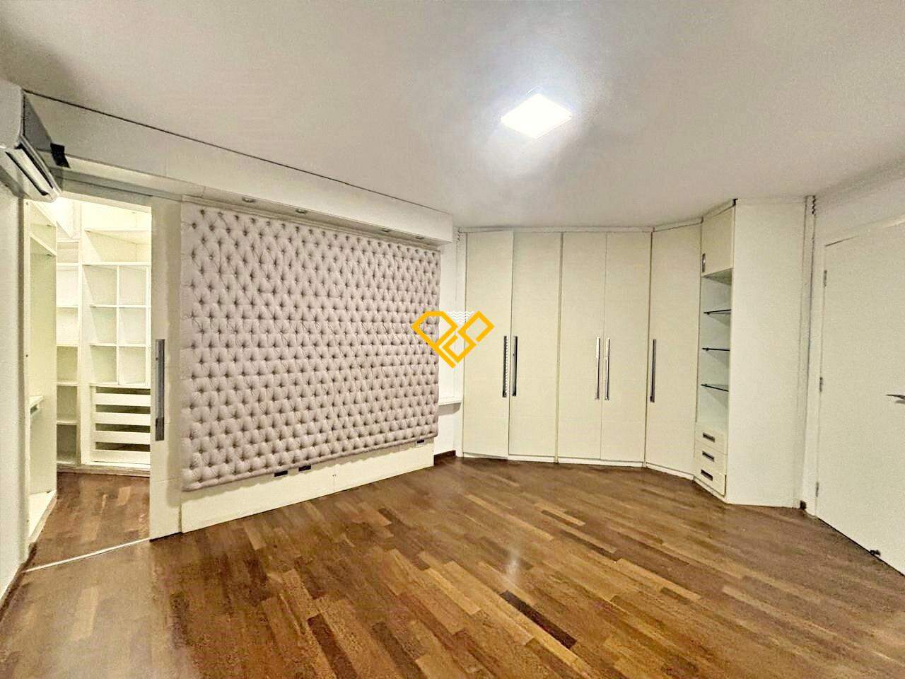 Apartamento à venda no Ponta da Praia: Suíte 1