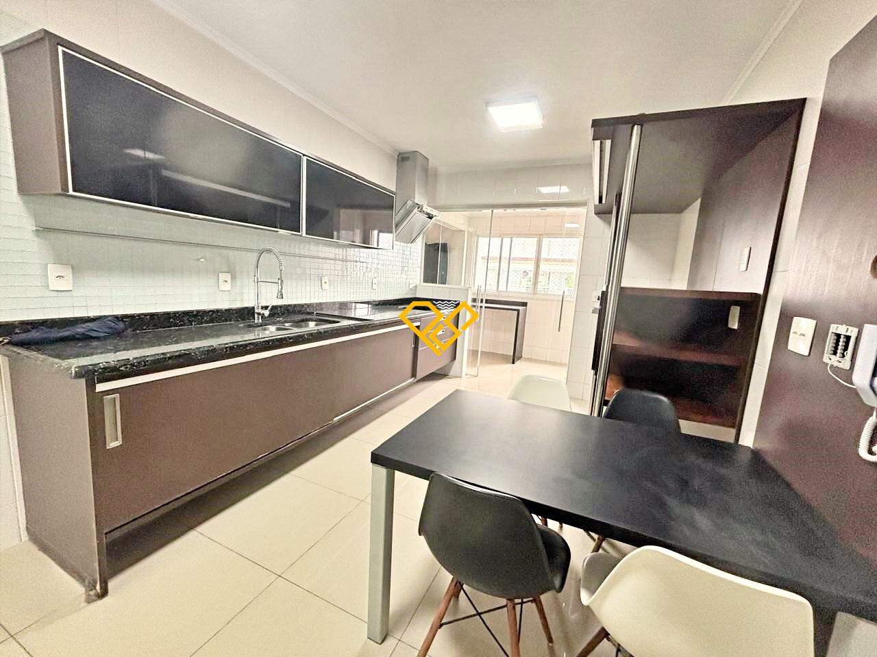 Apartamento à venda no Ponta da Praia: Cozinha
