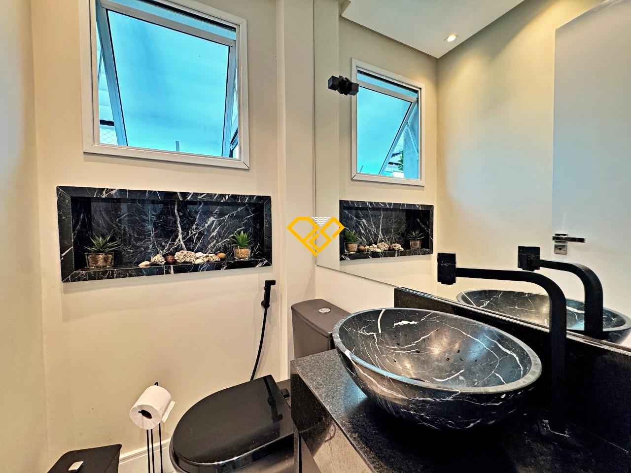 Garden à venda no Embaré: Lavabo