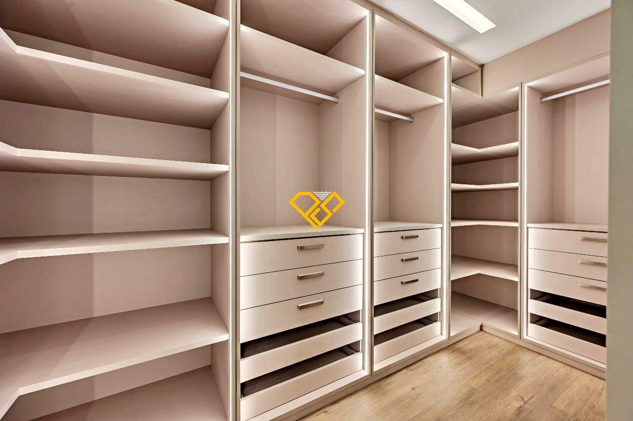 Cobertura à venda no Ponta da Praia: Suíte 1 - master - closet