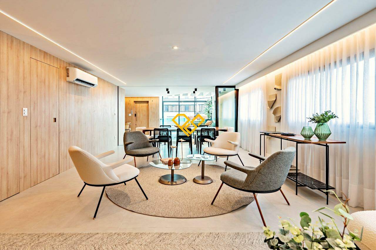 Cobertura à venda no Ponta da Praia: Sala piso superior