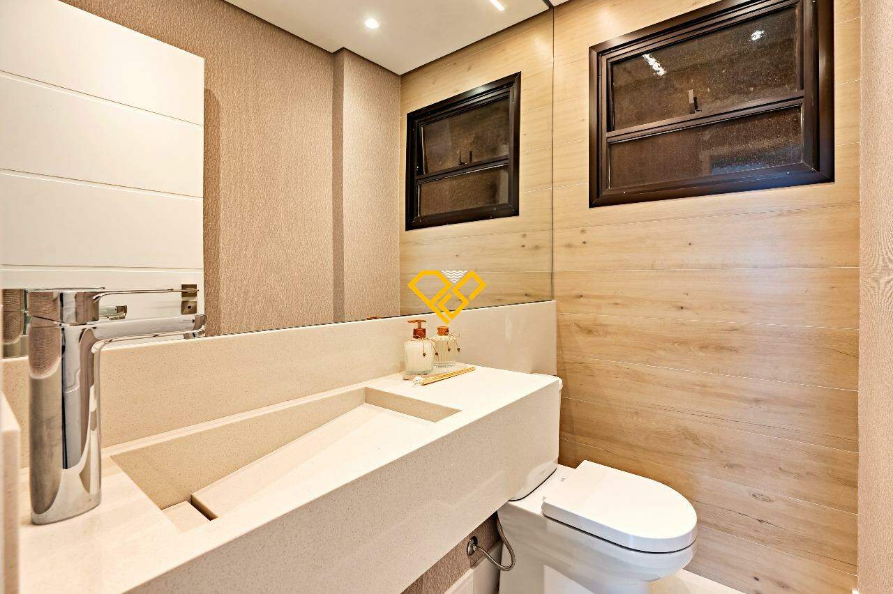 Cobertura à venda no Ponta da Praia: Lavabo