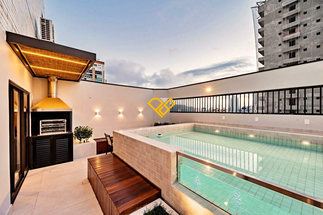 Cobertura à venda no Ponta da Praia: Piscina