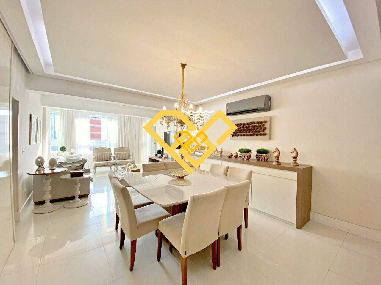 Cobertura à venda no Embaré: 