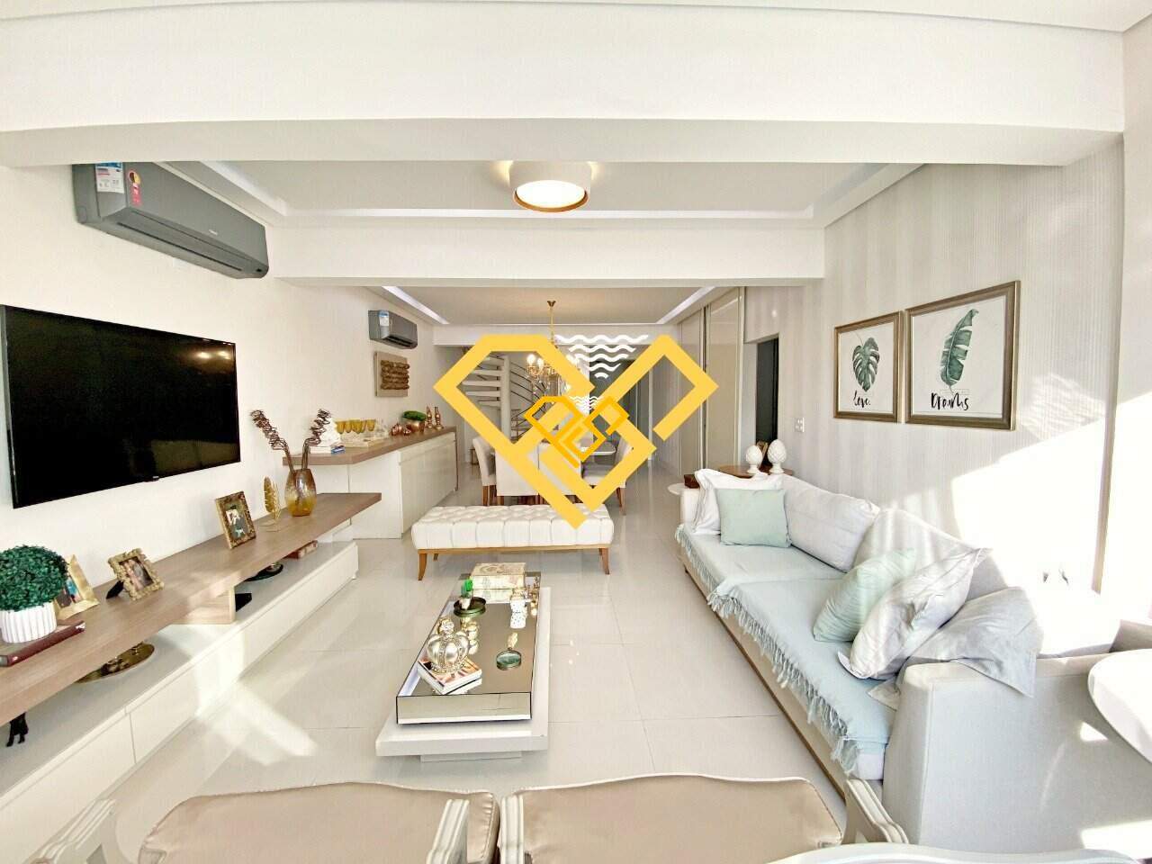 Cobertura à venda no Embaré: 