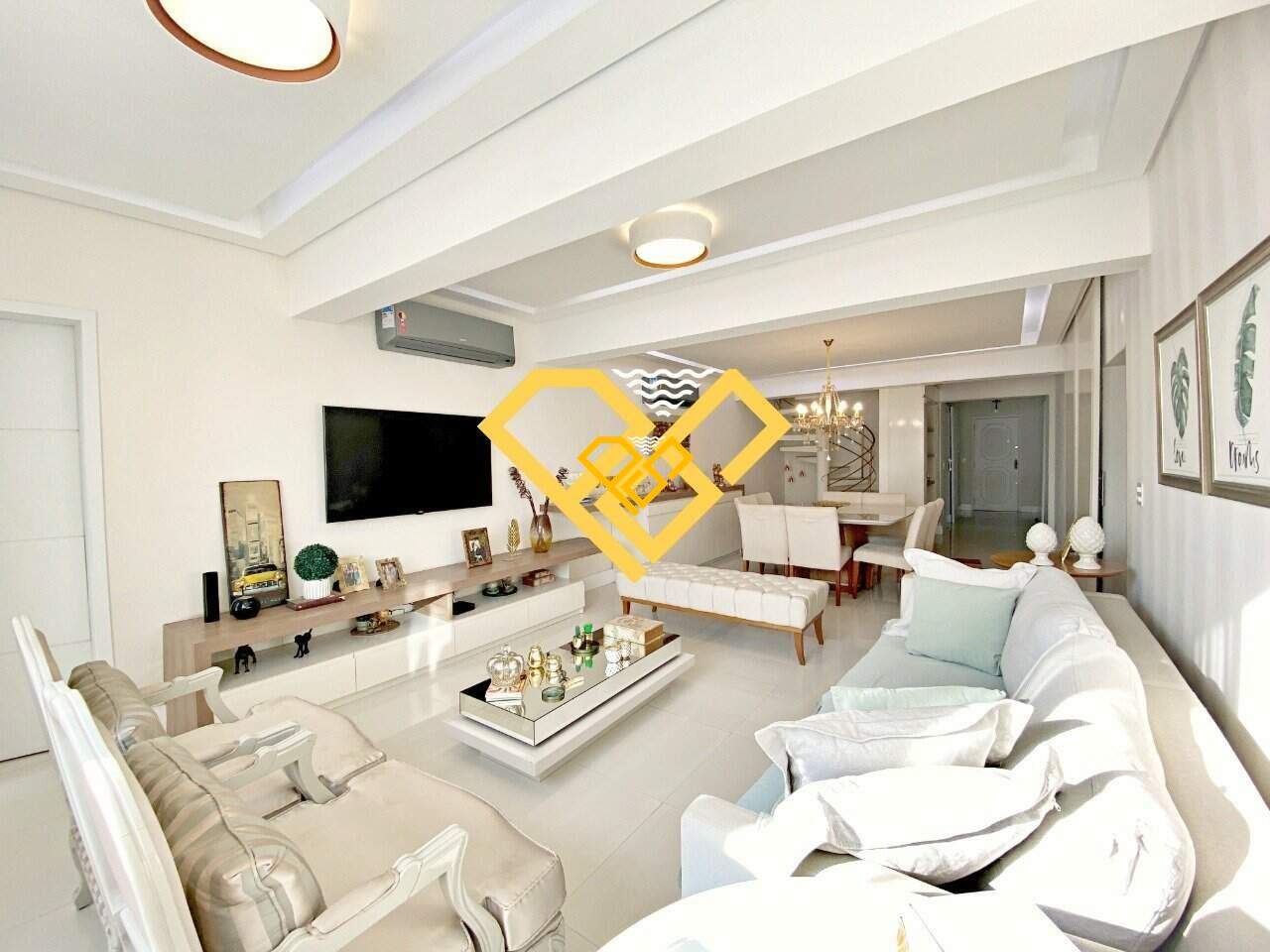 Cobertura à venda no Embaré: 