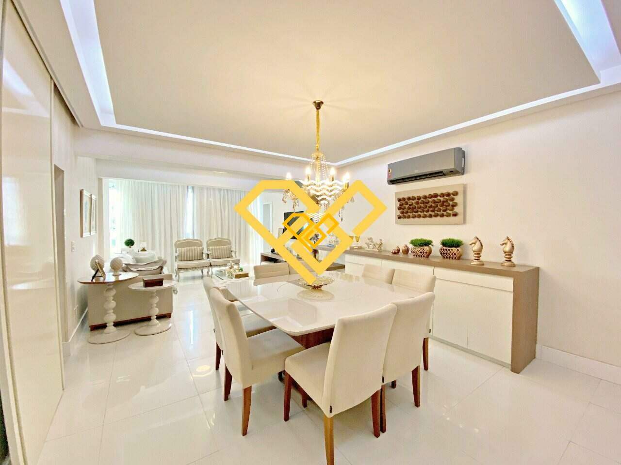 Cobertura à venda no Embaré: 