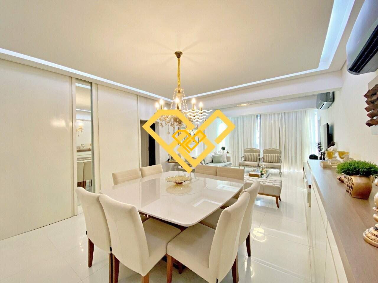 Cobertura à venda no Embaré: 