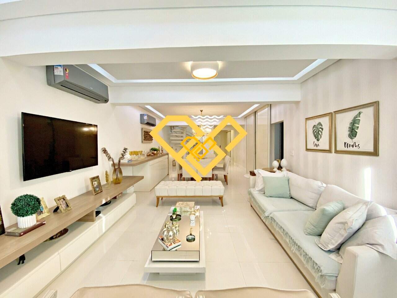 Cobertura à venda no Embaré: 