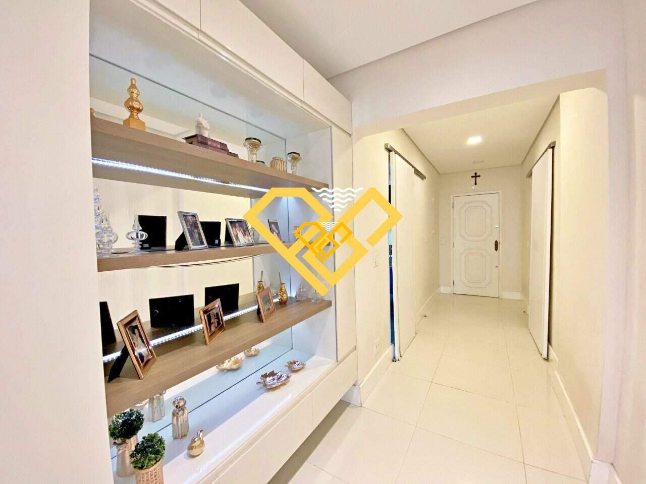 Cobertura à venda no Embaré: 