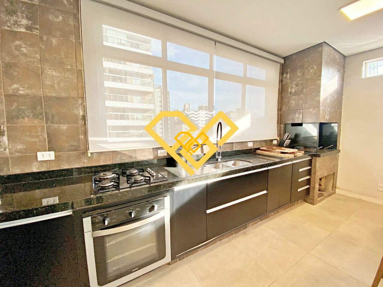 Cobertura à venda no Embaré: 