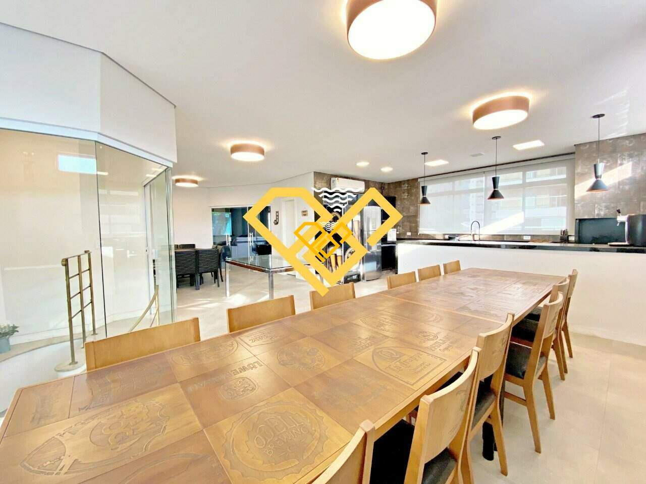 Cobertura à venda no Embaré: 