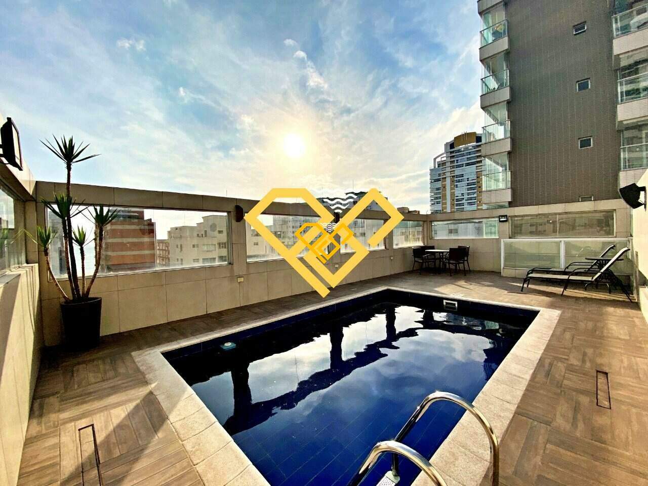 Cobertura à venda no Embaré: 