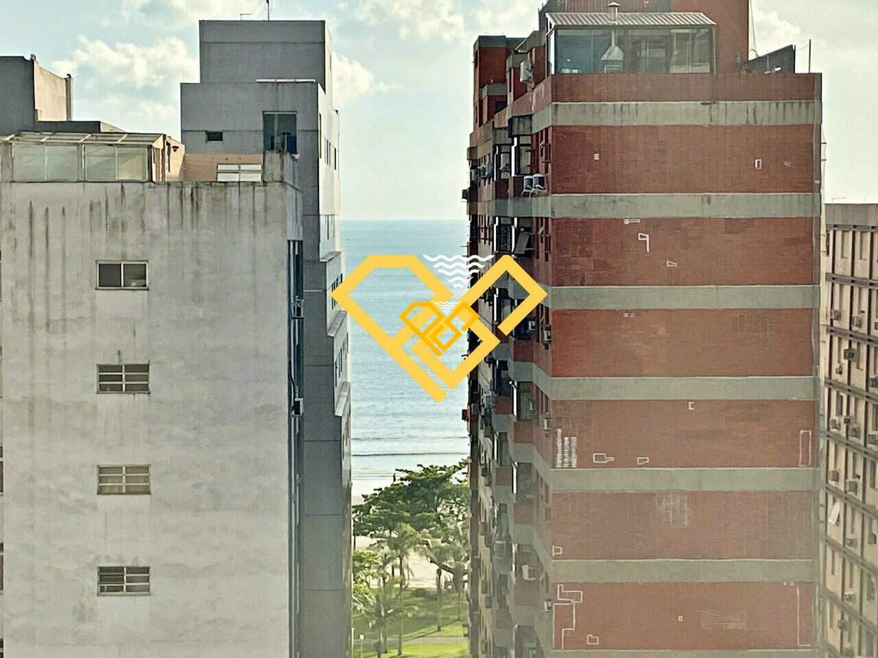 Cobertura à venda no Embaré: 