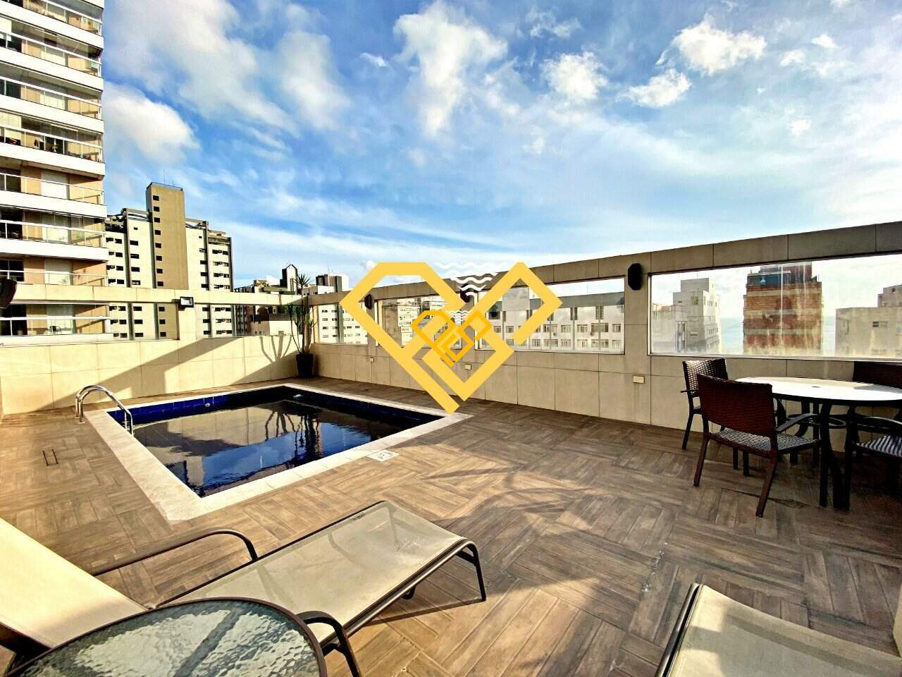 Cobertura à venda no Embaré: 