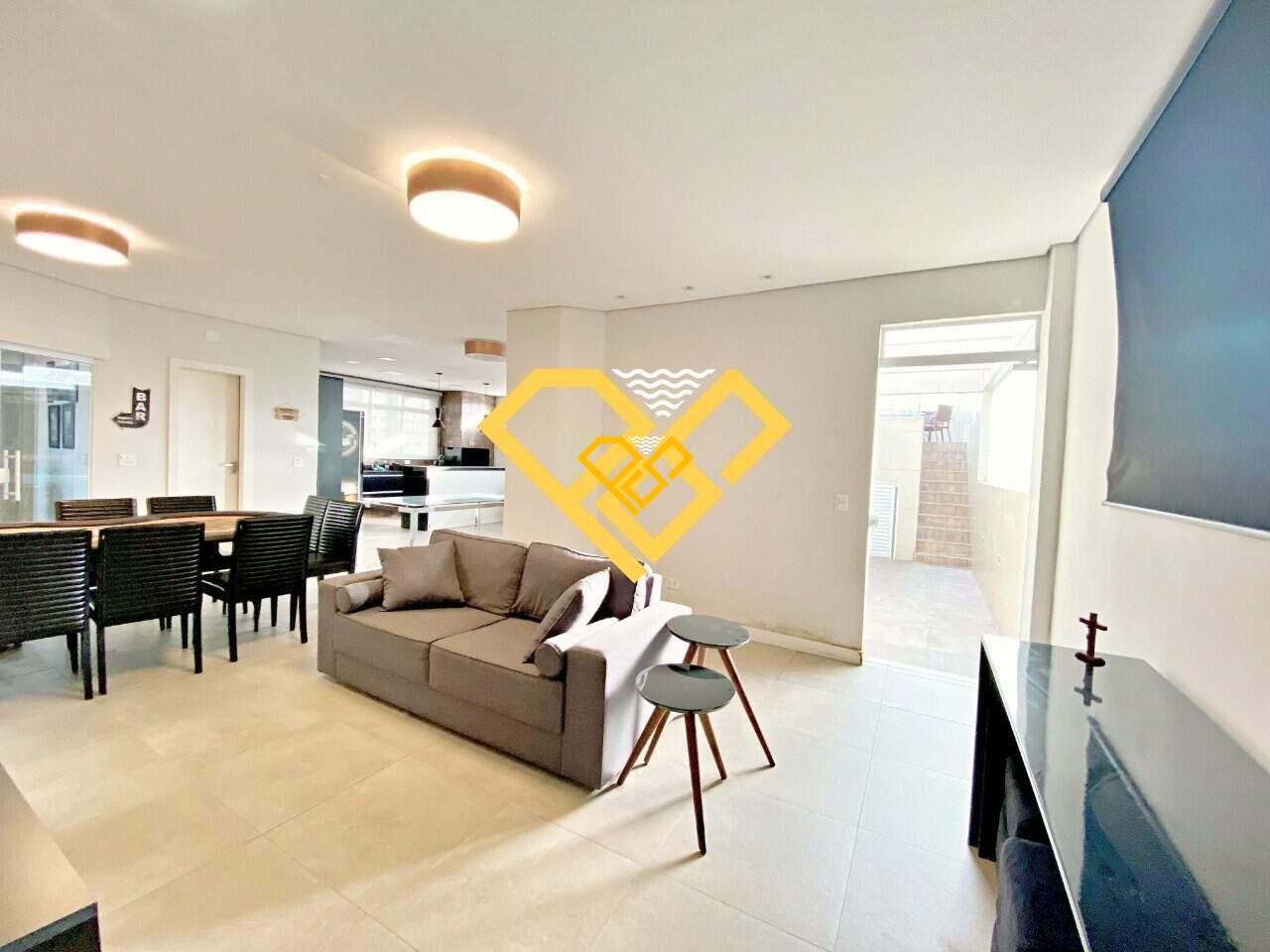 Cobertura à venda no Embaré: 