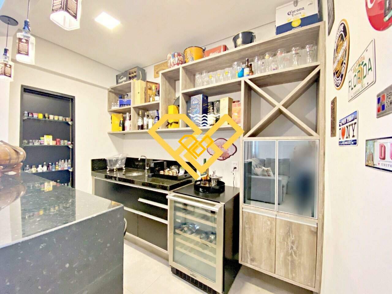 Cobertura à venda no Embaré: 