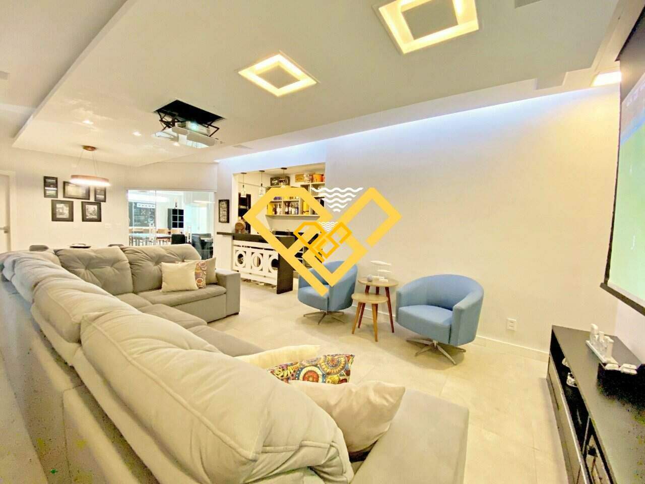 Cobertura à venda no Embaré: 