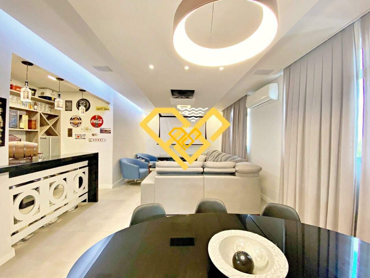 Cobertura à venda no Embaré: 