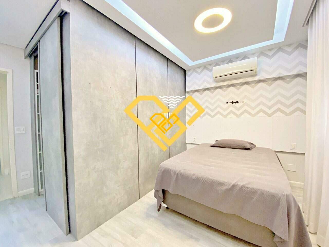 Cobertura à venda no Embaré: 