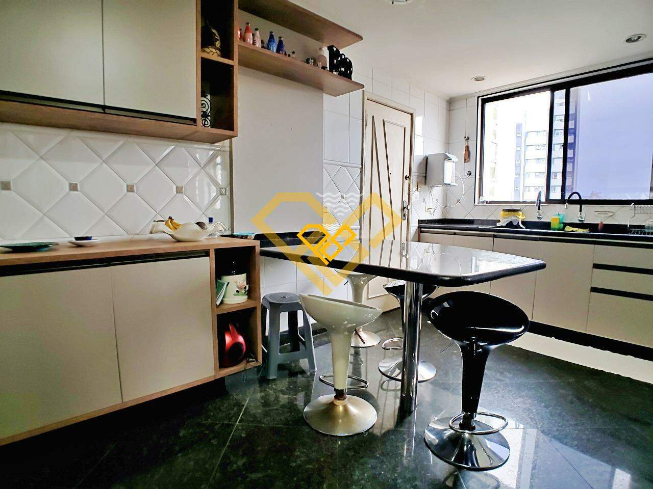 Apartamento à venda no Ponta da Praia: COZINHA