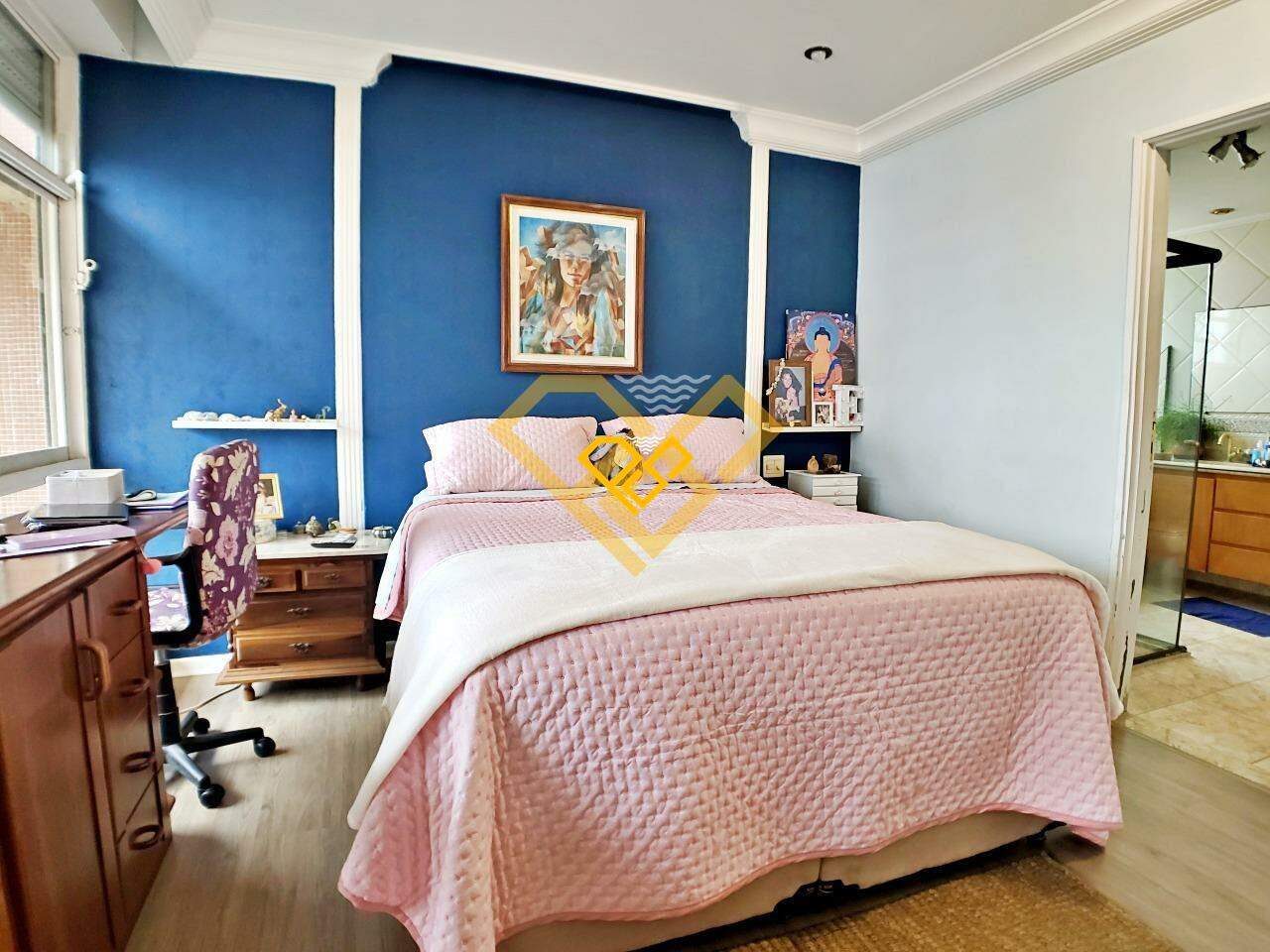 Apartamento à venda no Ponta da Praia: SUÍTE