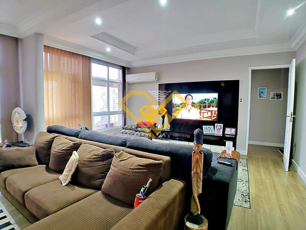 Apartamento à venda no Ponta da Praia: SALA