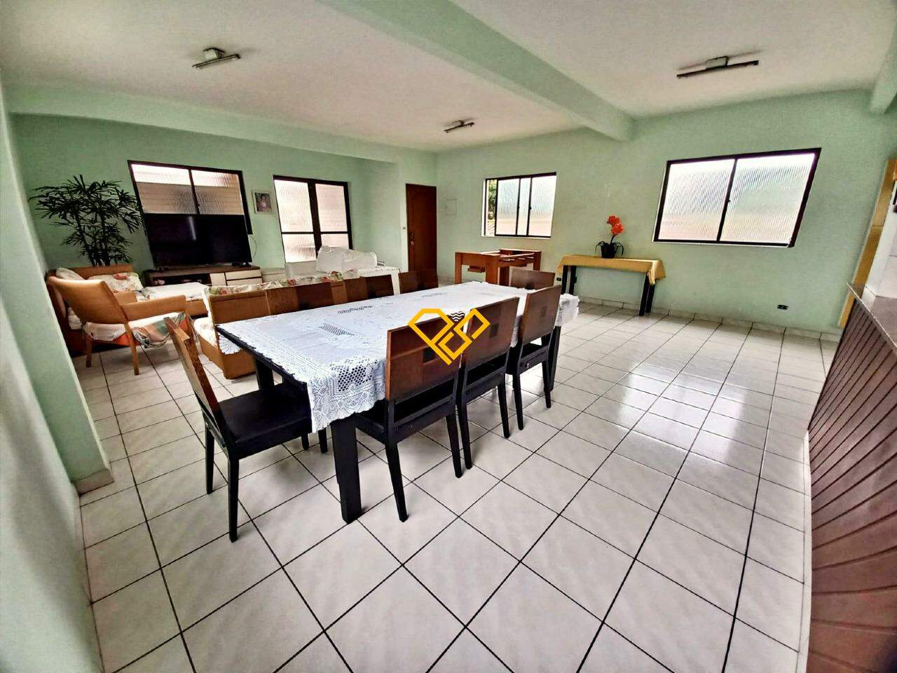 Sobreposta Alta à venda no Embaré: Sala