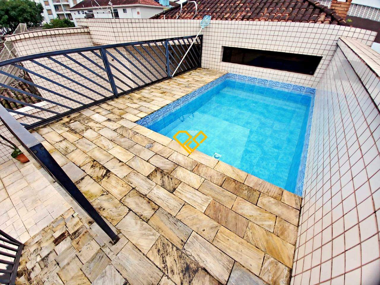 Sobreposta Alta à venda no Embaré: Piscina