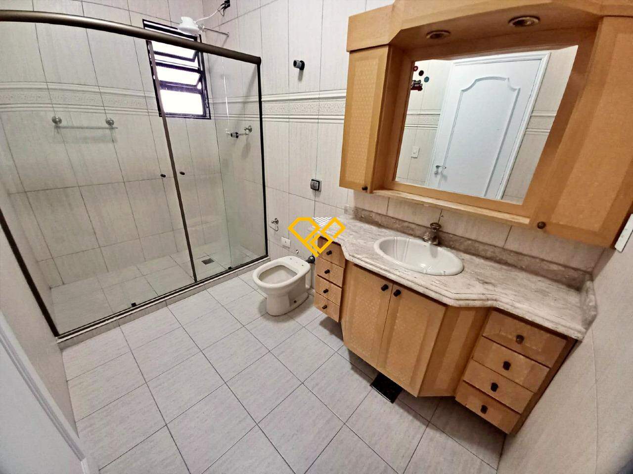 Sobreposta Alta à venda no Embaré: Wc suíte 2