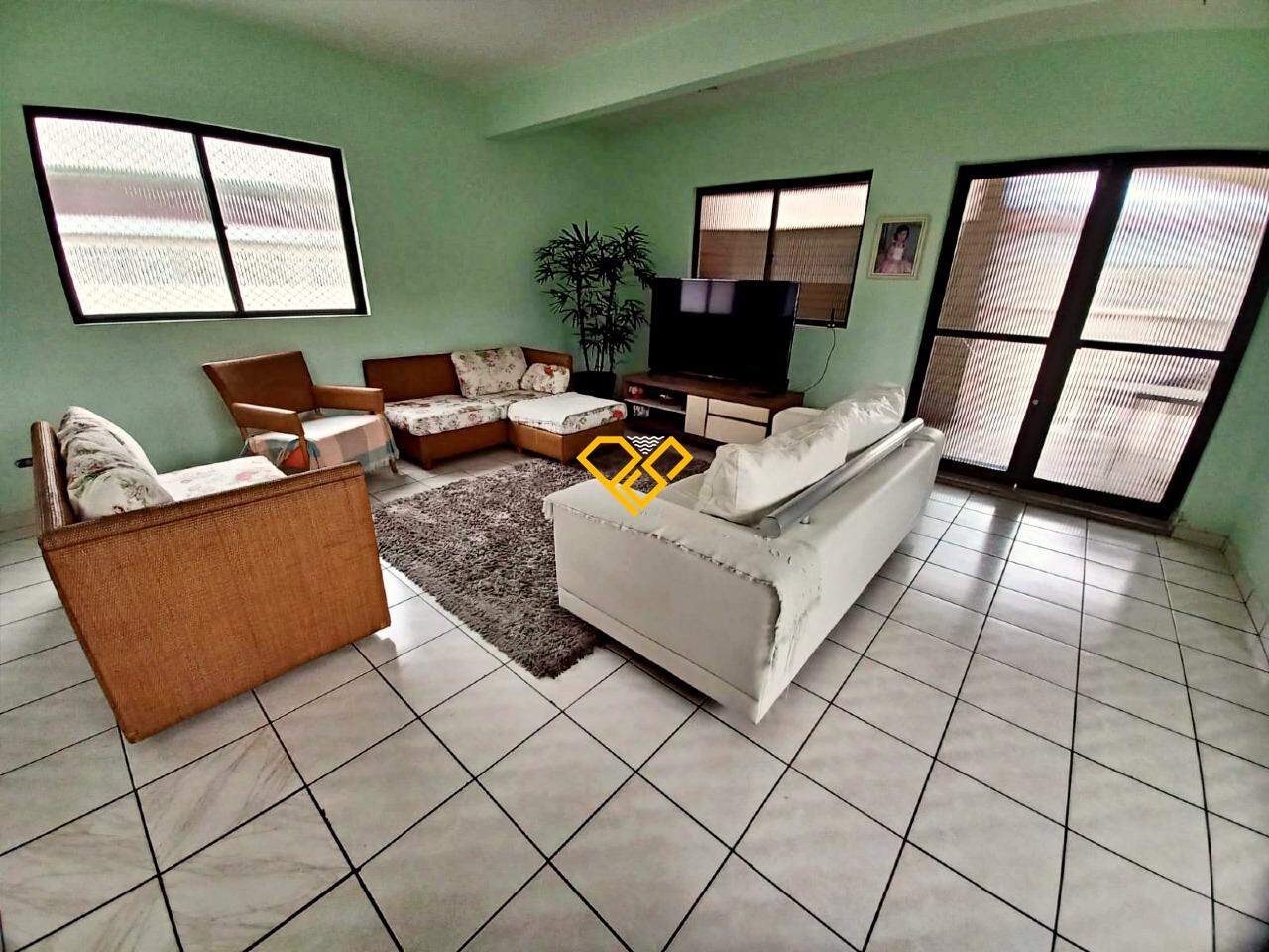 Sobreposta Alta à venda no Embaré: Sala