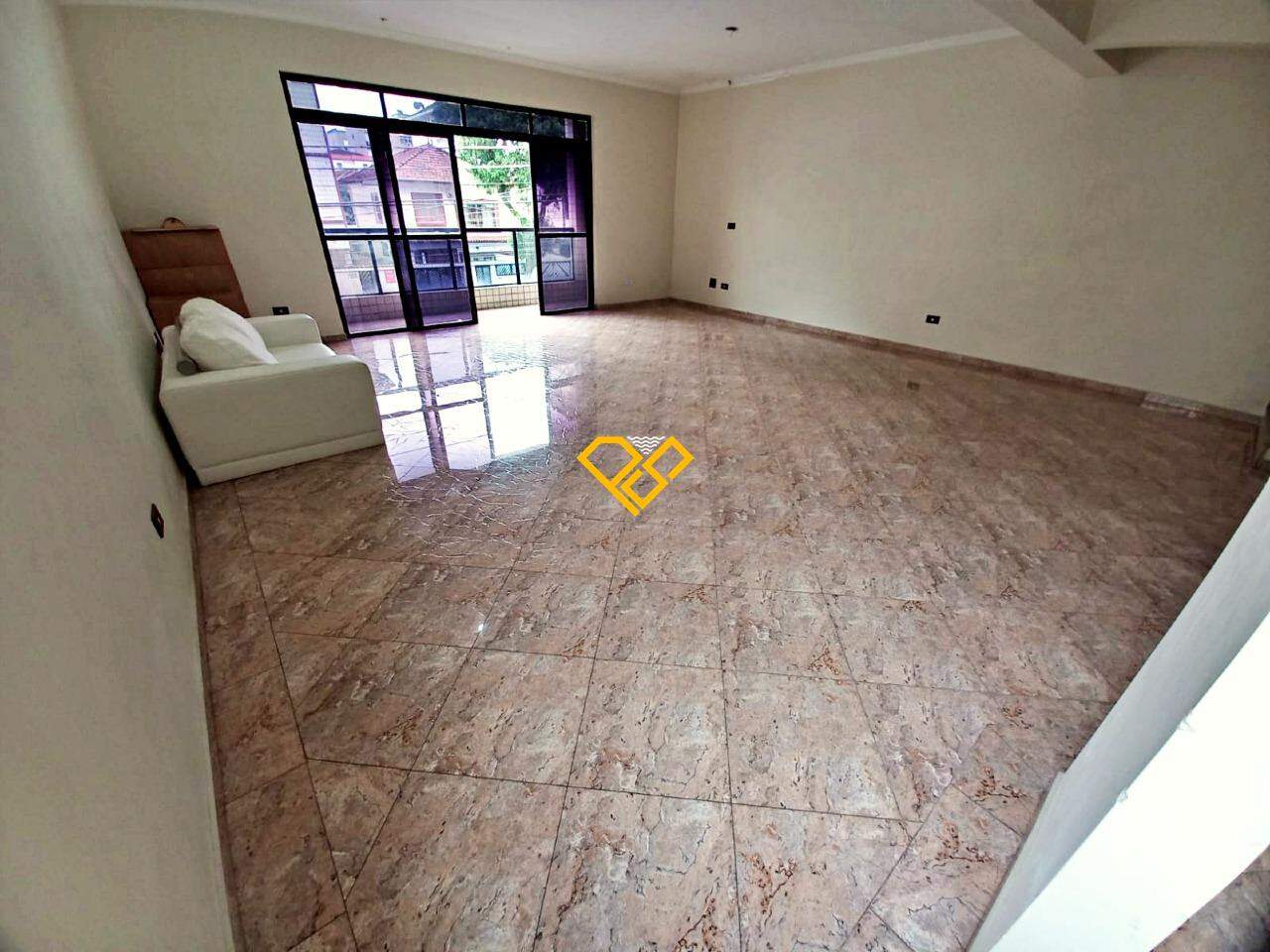 Sobreposta Alta à venda no Embaré: Sala 2° andar