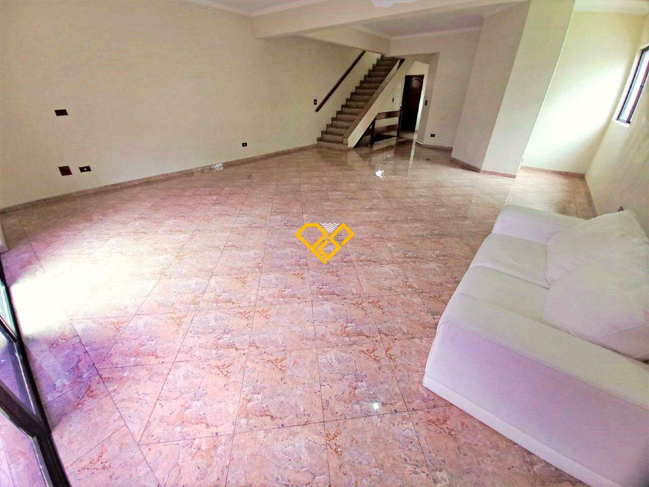 Sobreposta Alta à venda no Embaré: Sala 2° andar