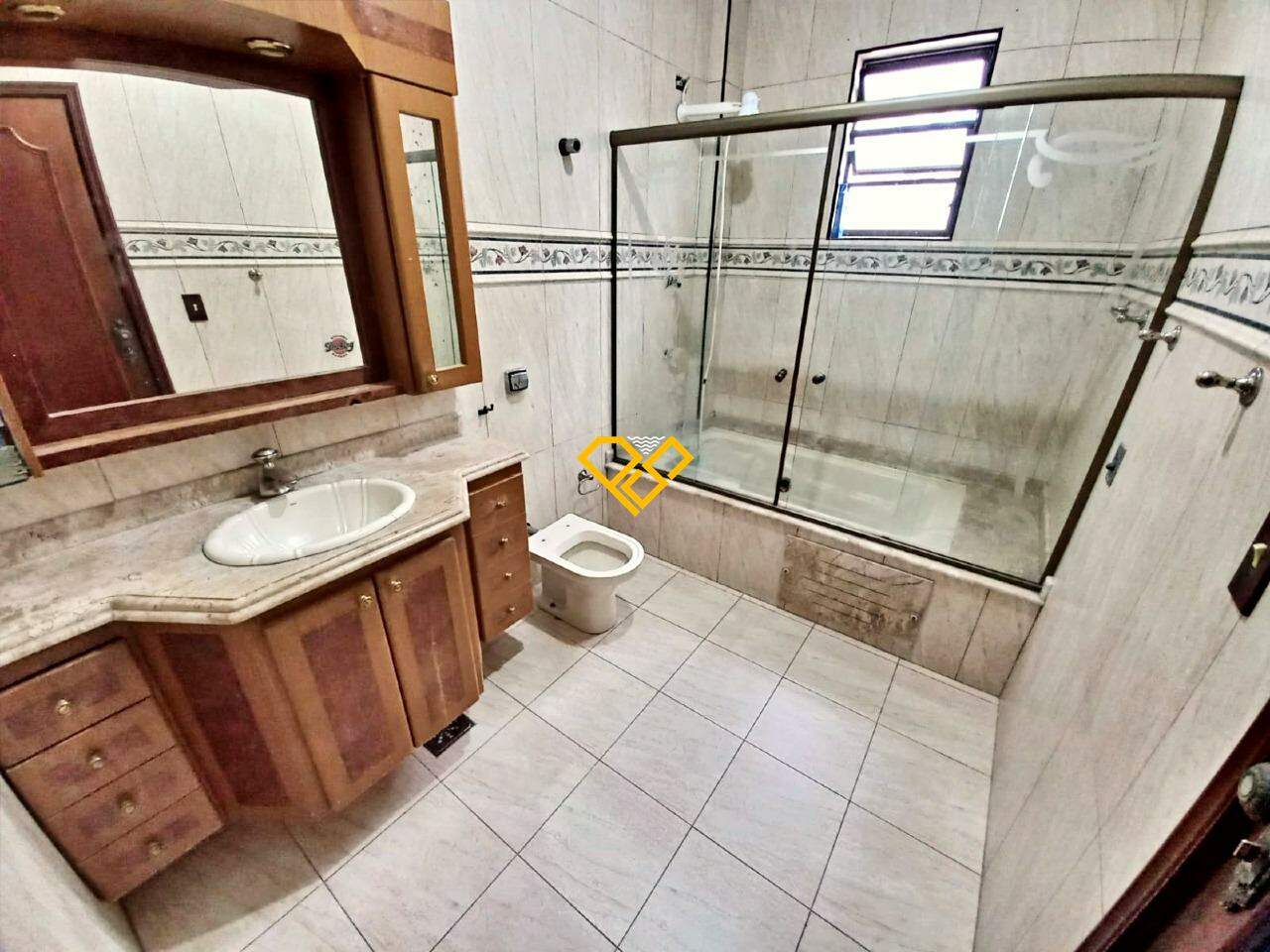 Sobreposta Alta à venda no Embaré: Wc suíte