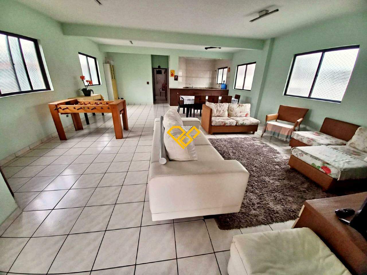 Sobreposta Alta à venda no Embaré: Sala