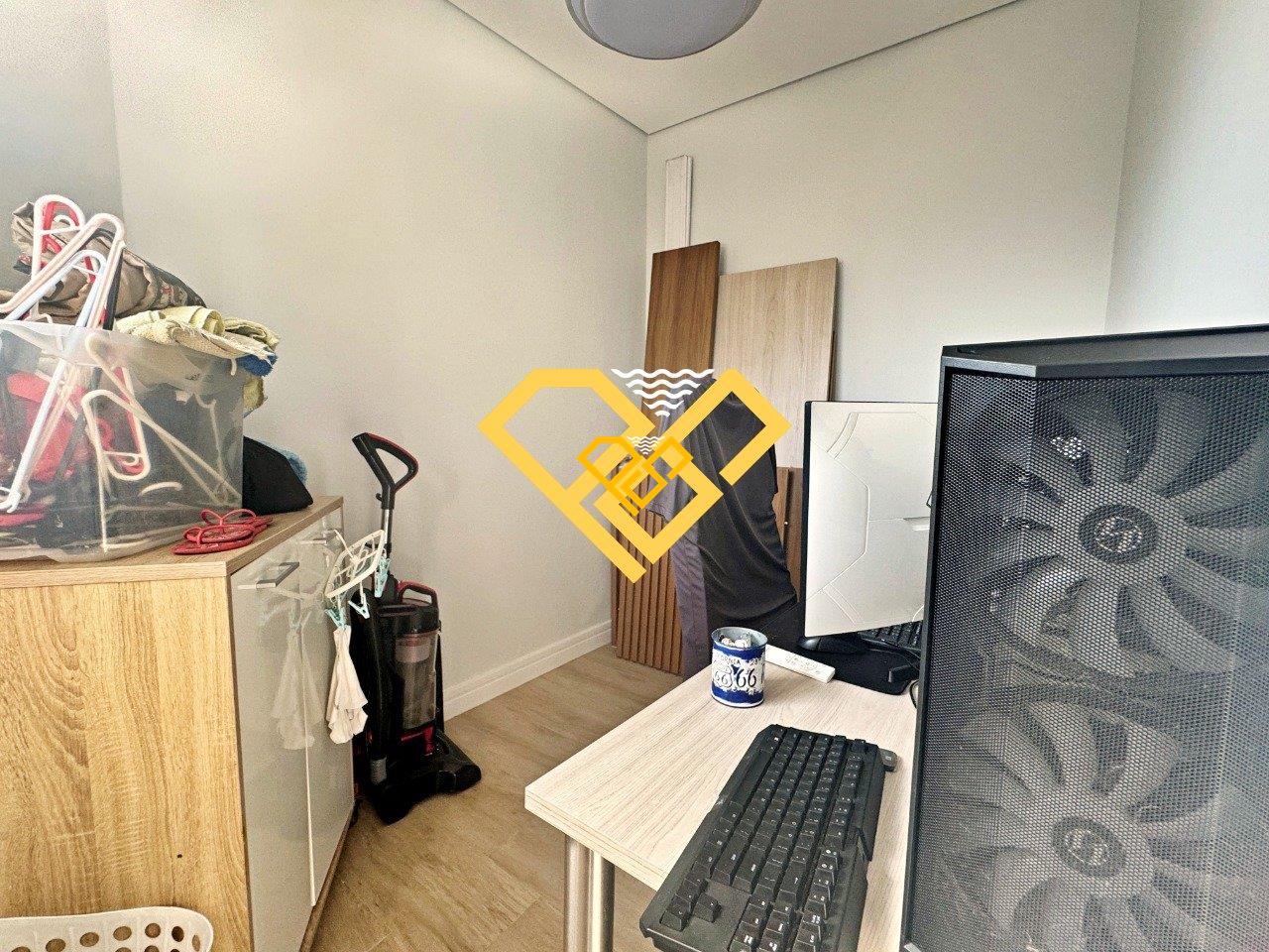 Apartamento à venda no Ponta da Praia: Dependência