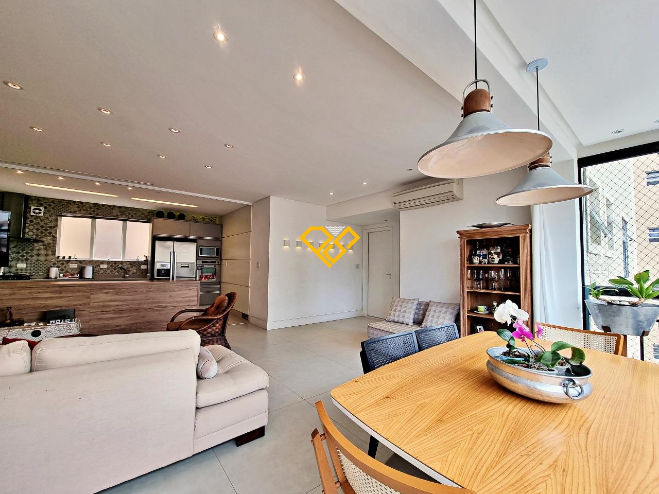 Apartamento à venda no Gonzaga: Varanda e sala